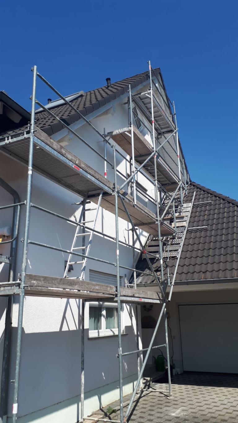 Einfamilienhaus mit Baugerüst