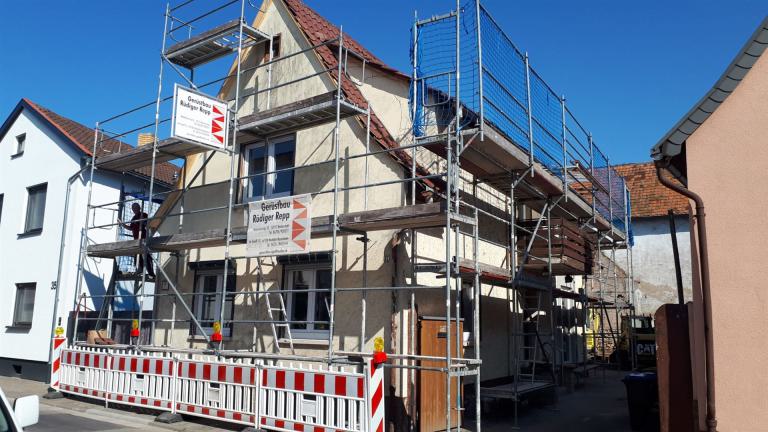 Baugerüst an Einfamilienhaus
