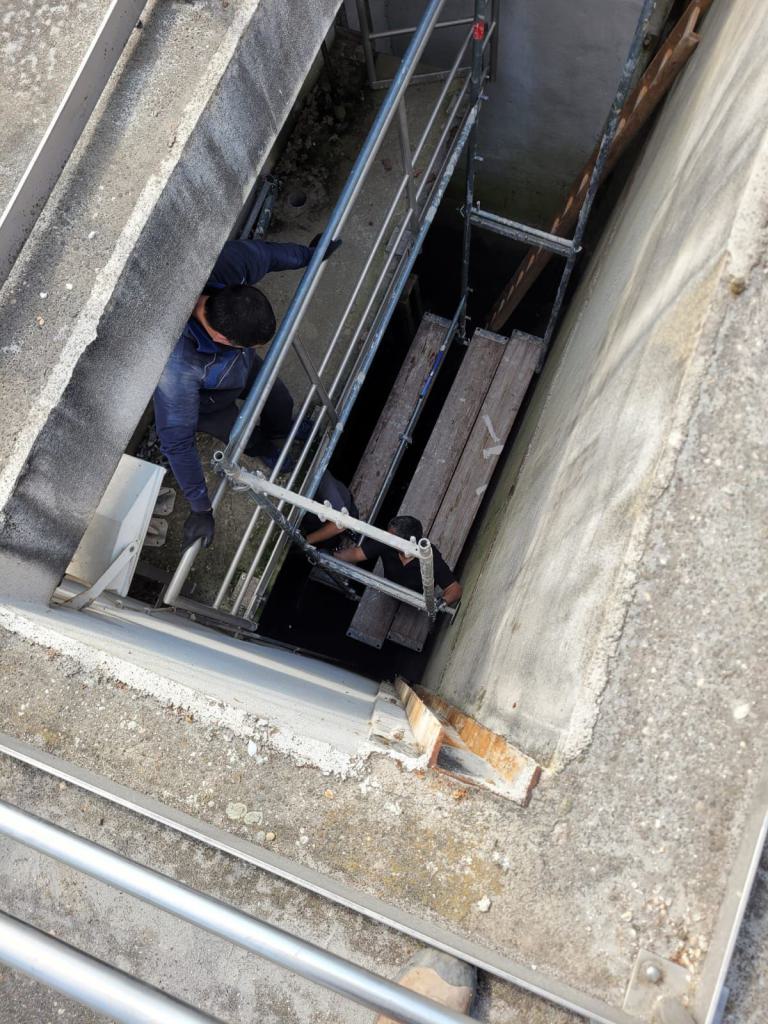 Gerüst in einem Hausschacht